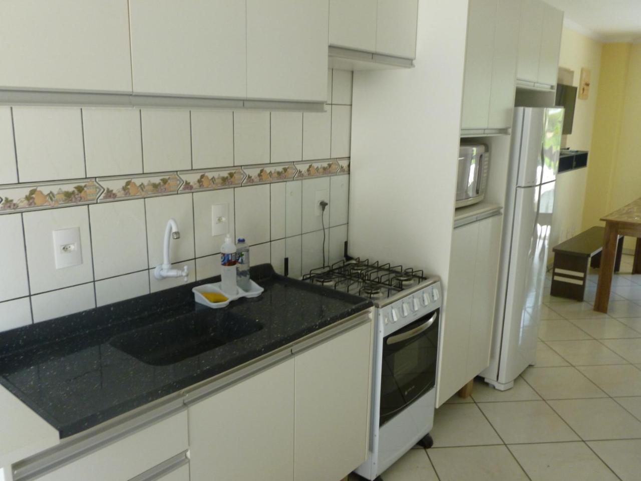 Apartamento 12 - Bombinhas - 200 Metros Da Praia Экстерьер фото